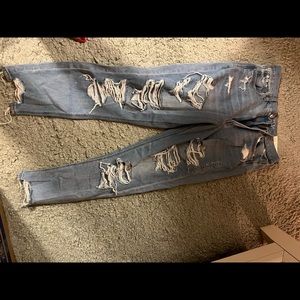 American Eagle - Light Wash Mom Jeans - NWT size 8!